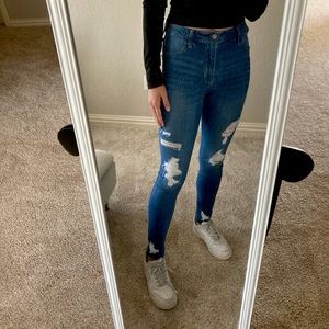 Hollister ripped jeans size 27!!